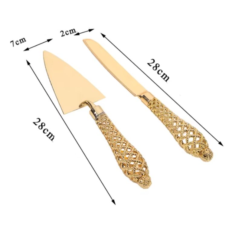 Ensemble de couteaux et spatules à gâteau dorés