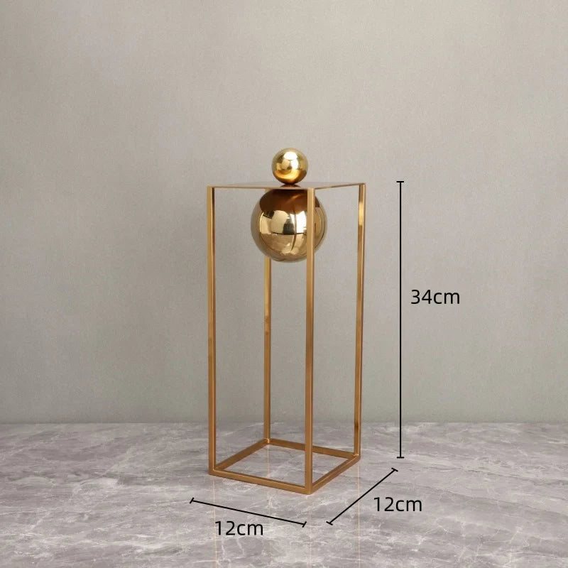 Geometrische dekorative Skulpturen aus Metall