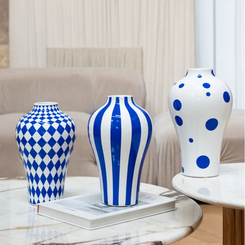 Geometrische blaue Keramikvase