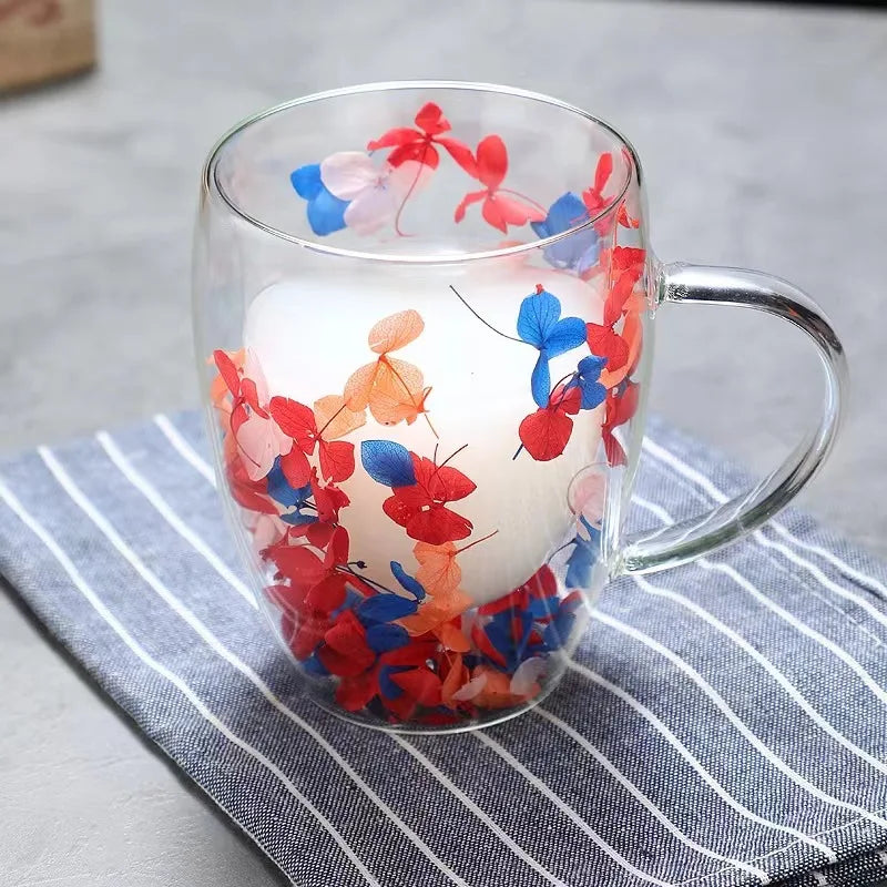 Tasse à double motif floral 