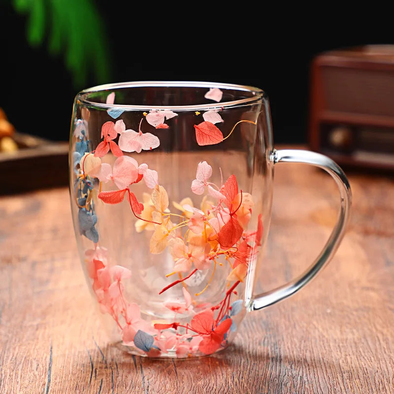 Tasse à double motif floral 