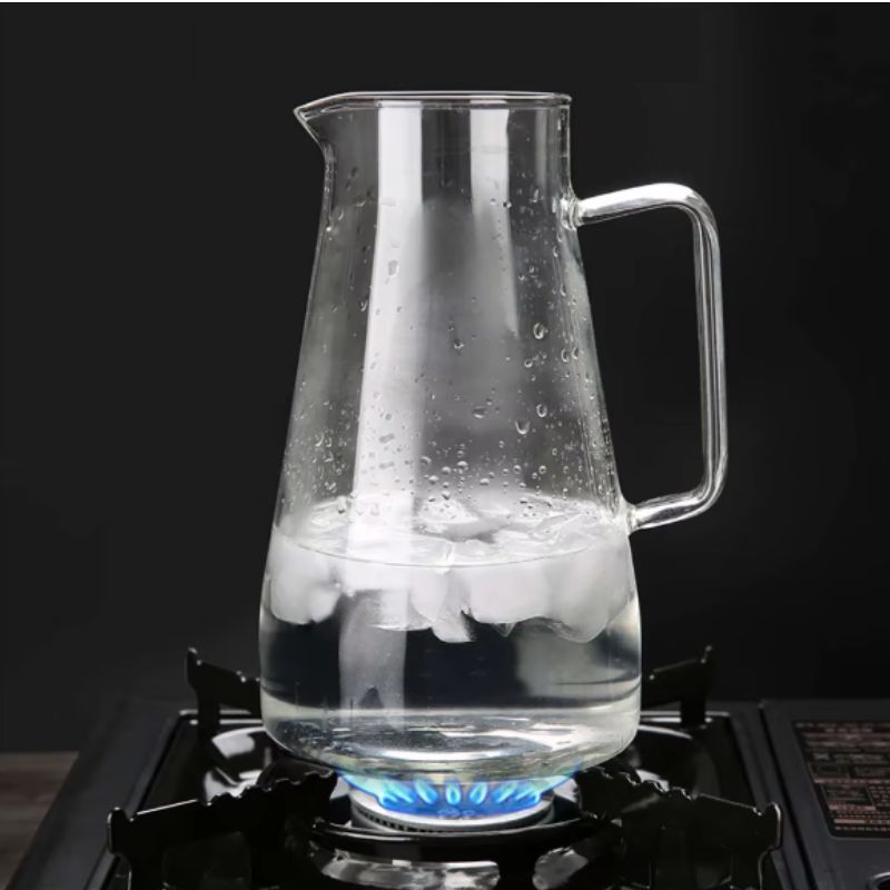 Pichet à boisson en verre